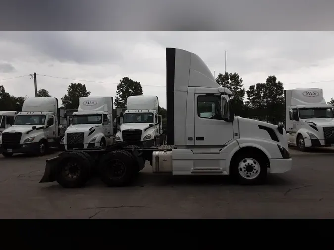 2018 Volvo VNL300