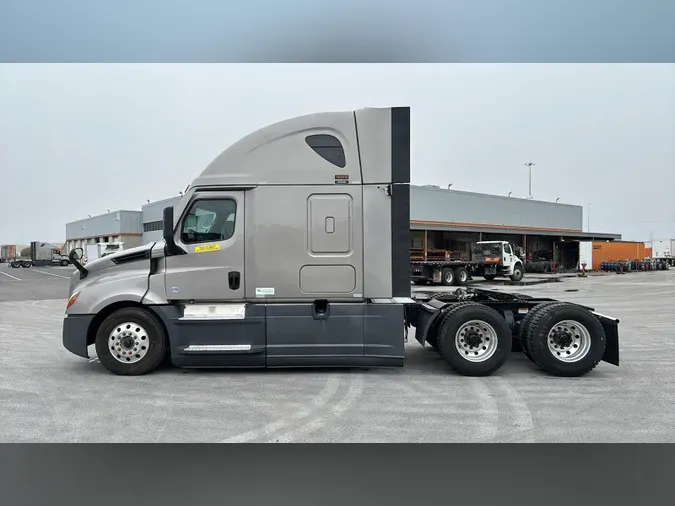 2022 Freightliner Cascadia 126