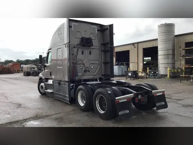 2022 Freightliner Cascadia 126