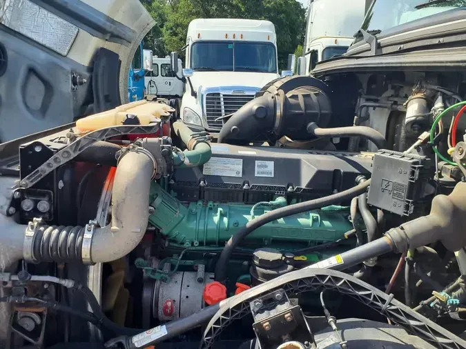 2018 VOLVO VNL64TRACTOR