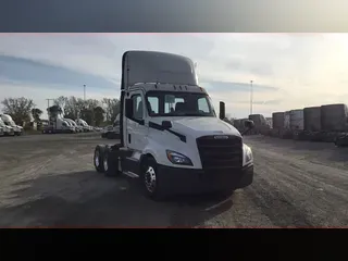 2020 Freightliner Cascadia 126
