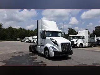 2019 Volvo VNL300