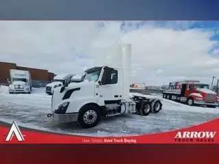 2018 VOLVO VNL300