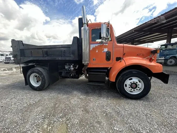 2004 PETERBILT 330