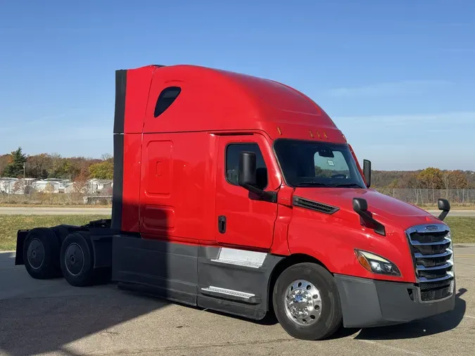 2020 FREIGHTLINER Cascadia 126