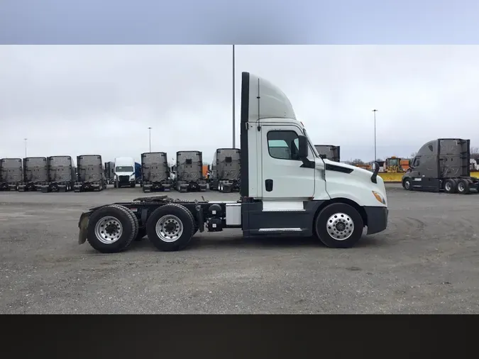 2019 Freightliner Cascadia 126
