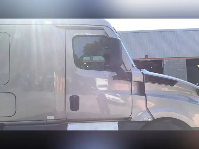 2022 Freightliner Cascadia 126