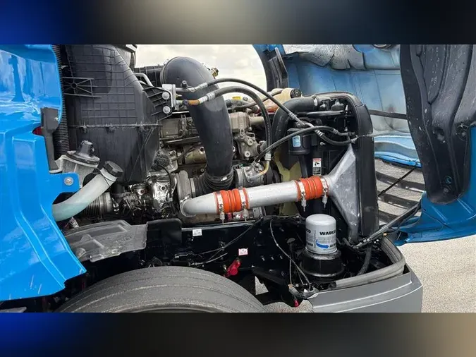 2023 FREIGHTLINER CA126