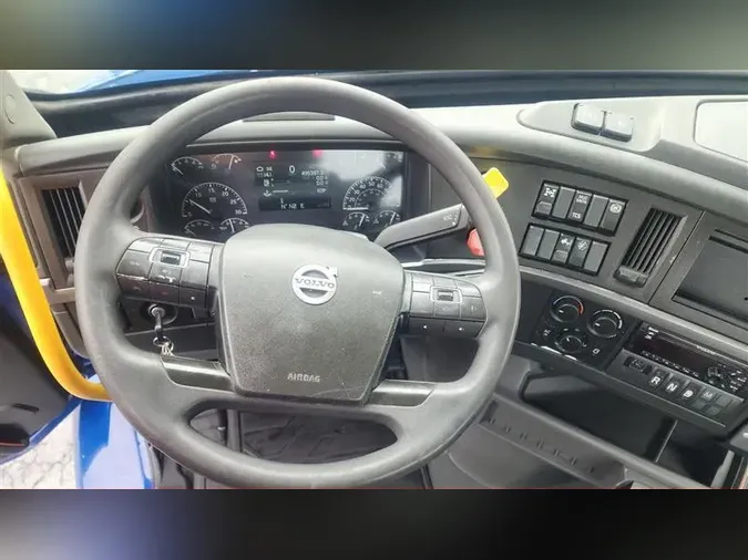 2021 VOLVO VNL64T300