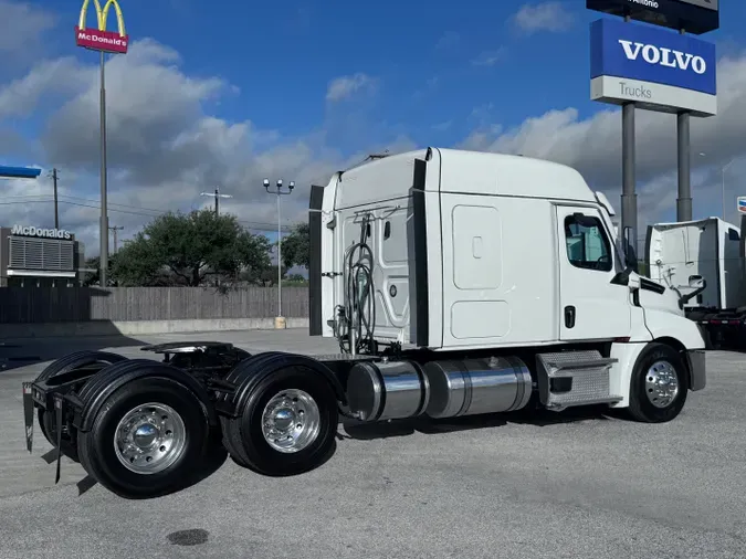 2021 FREIGHTLINER CASCADIA 126