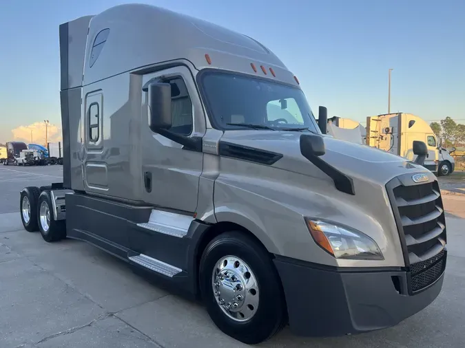 2020 Freightliner Cascadia 126