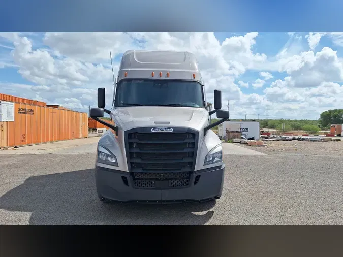 2023 Freightliner Cascadia 126