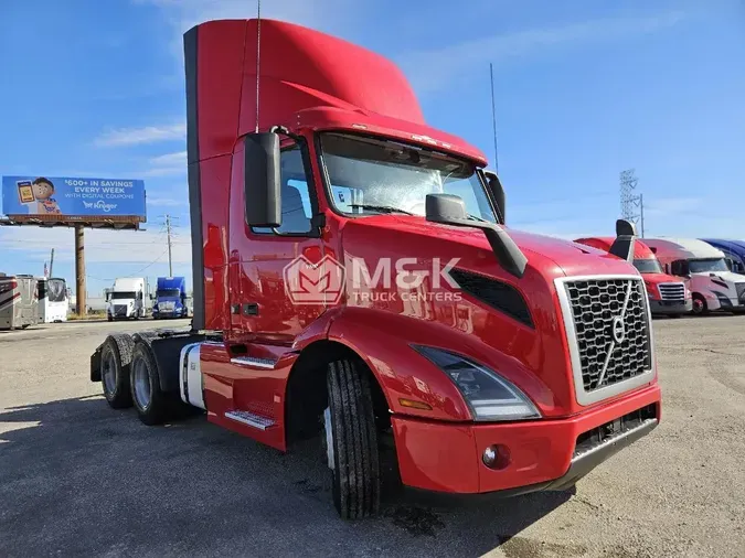 2020 VOLVO VNR64T300