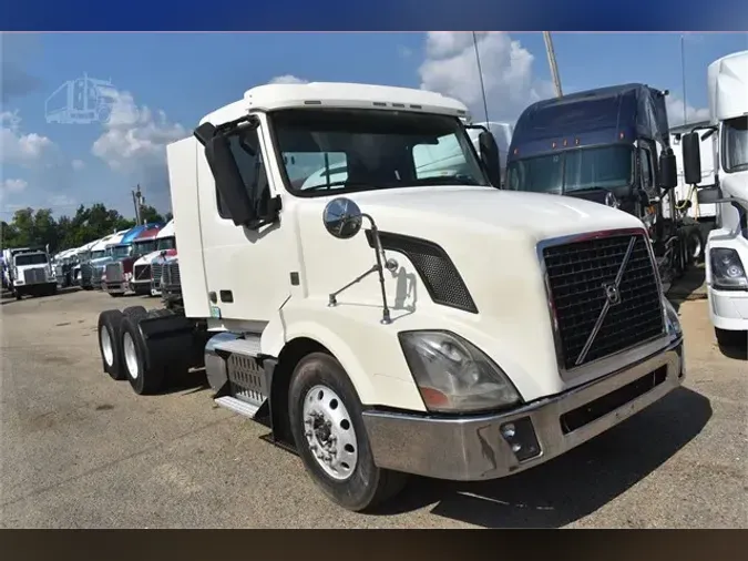 2015 VOLVO VNL64T300