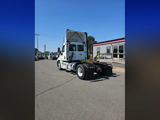 2018 FREIGHTLINER/MERCEDES CASCADIA 125