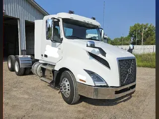 2020 VOLVO VNL64T300