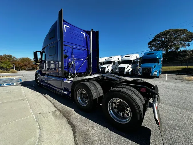 2022 Volvo VNL64T860