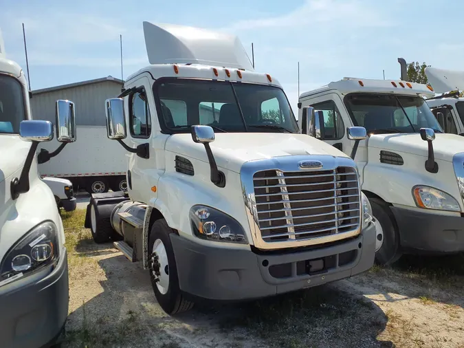 2016 FREIGHTLINER/MERCEDES CASCADIA 113