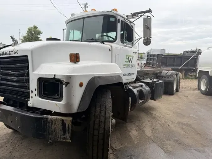 1997 MACK RD688Sf3fce96e1e228e874e6faabd30a550db