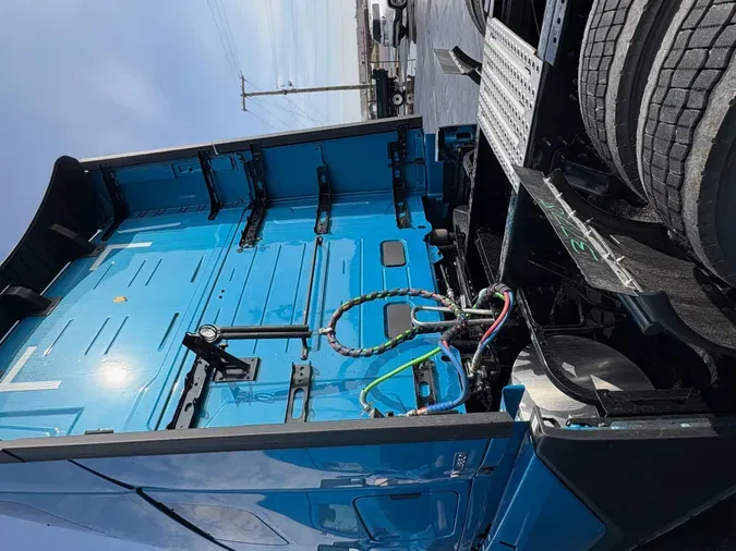 2027 VOLVO TRUCK VNL64TV04