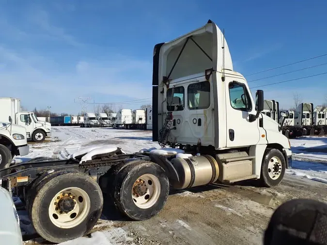 2019 FREIGHTLINER/MERCEDES CASCADIA 125