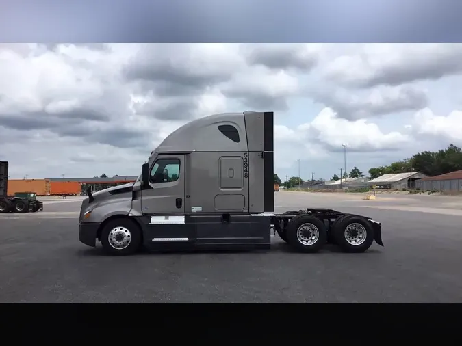 2023 Freightliner Cascadia 126
