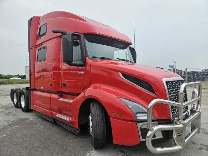 2023 VOLVO VNL64T860