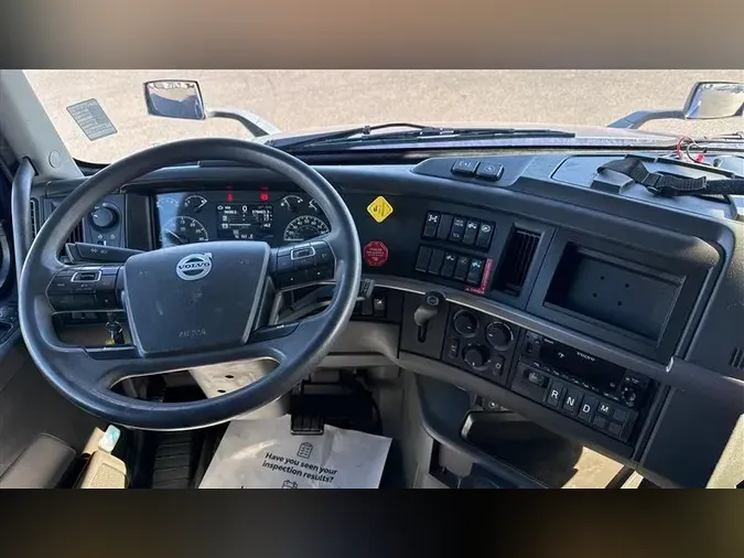 2022 VOLVO VNL760