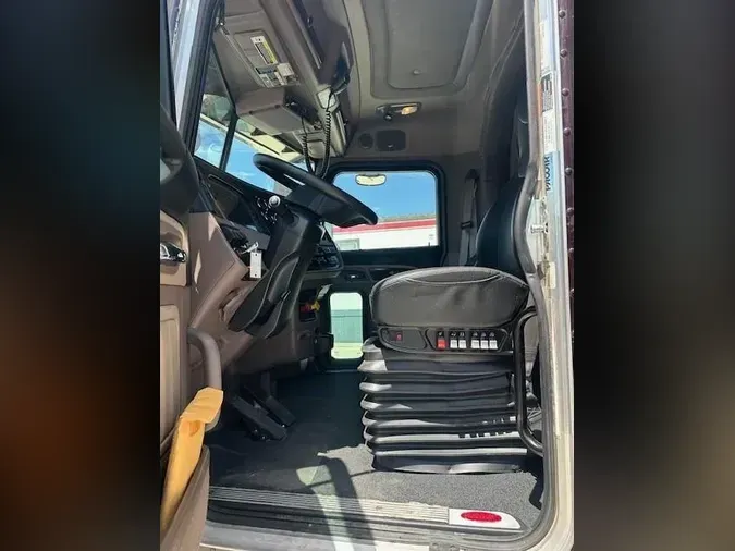 2022 Peterbilt 389
