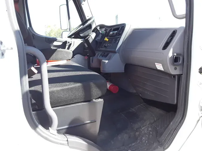 2018 FREIGHTLINER/MERCEDES M2 106