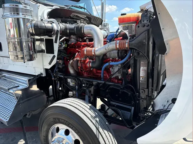 2023 Kenworth W900