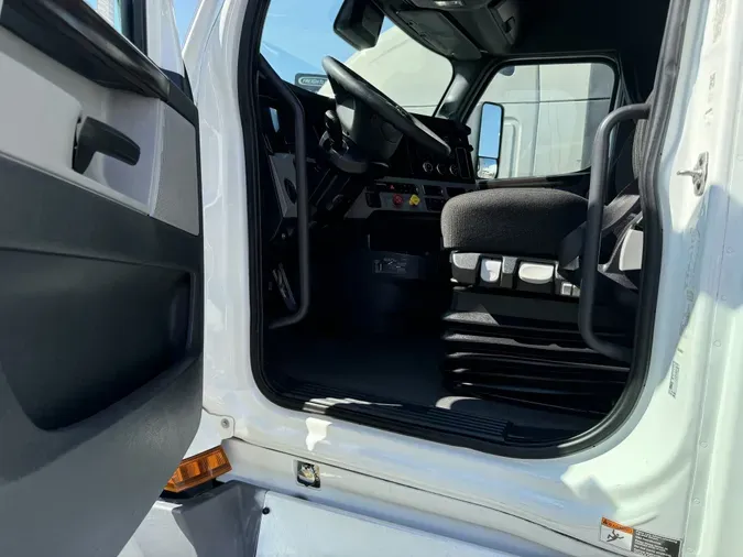 2020 Freightliner Cascadia 126