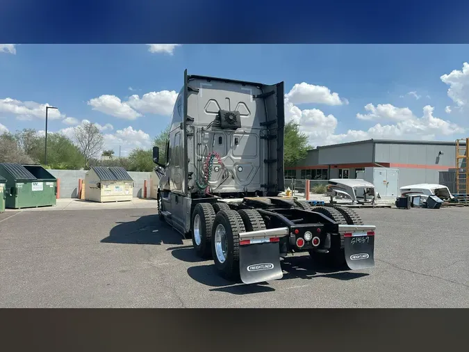 2021 Freightliner Cascadia 126