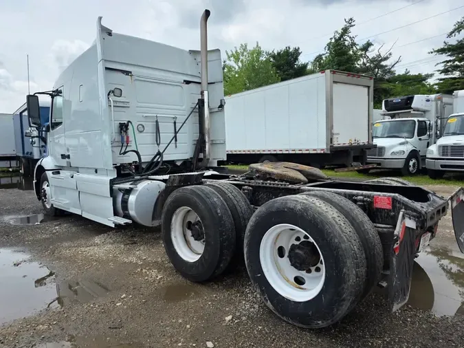 2020 VOLVO VNR64T-640