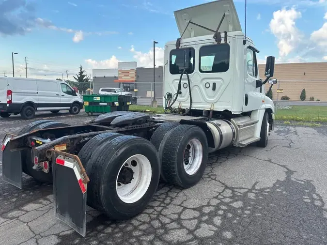 2019 FREIGHTLINER/MERCEDES CASCADIA 125