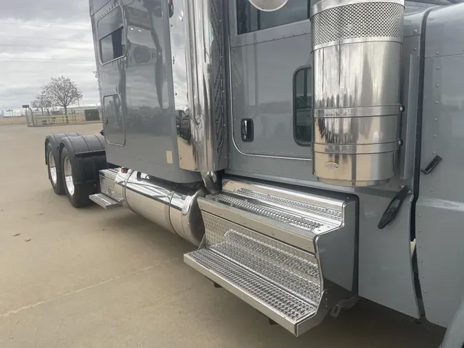 2024 Peterbilt 389