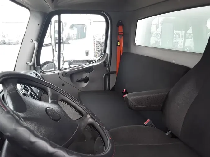 2018 FREIGHTLINER M2 106