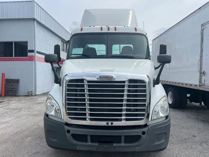 2015 FREIGHTLINER/MERCEDES CASCADIA 113