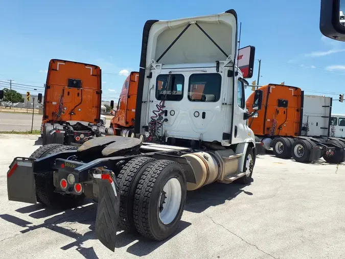 2019 FREIGHTLINER CASCADIA 113