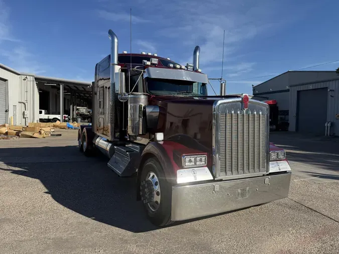 2021 Kenworth W900