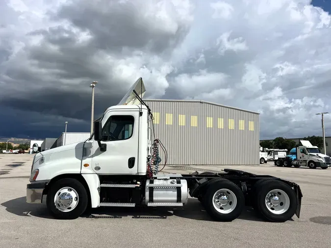 2016 FREIGHTLINER CASCADIA 125