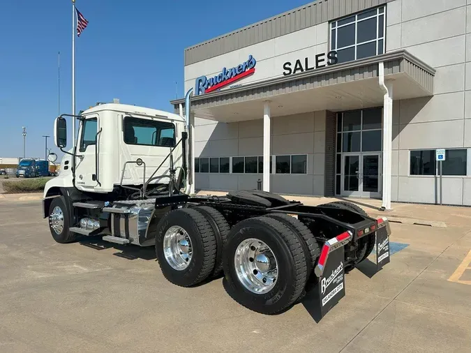 2018 MACK CXU613