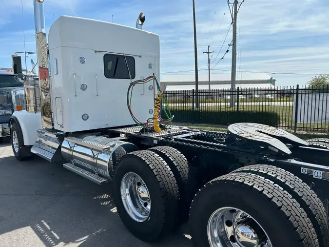 2025 Kenworth W900L