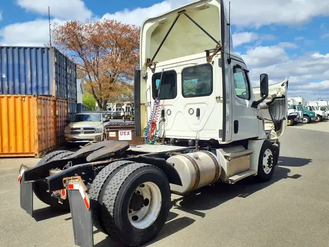 2019 FREIGHTLINER/MERCEDES NEW CASCADIA 126f4365069674160edc7b4ec14b6e1434a