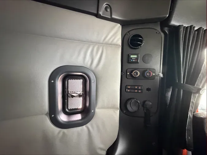 2020 Freightliner Cascadia 126f43676f27e27e825082a18e36467075f
