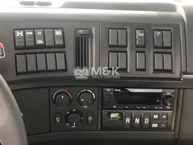 2025 VOLVO VHD84F300