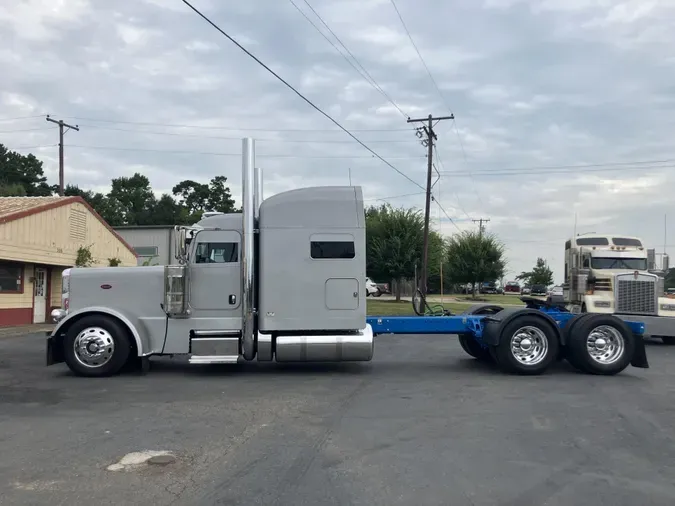 2023 Peterbilt 389