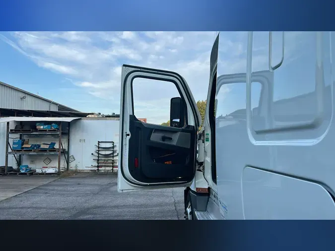 2022 Freightliner Cascadia 126