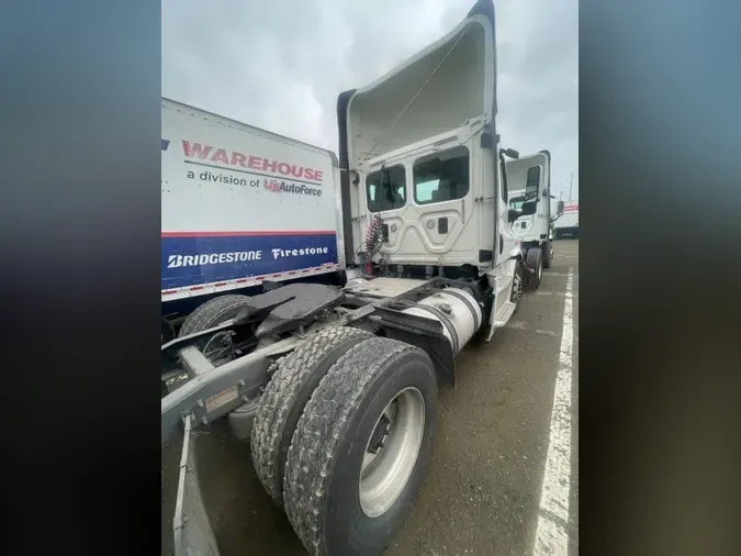 2014 FREIGHTLINER/MERCEDES CASCADIA 113