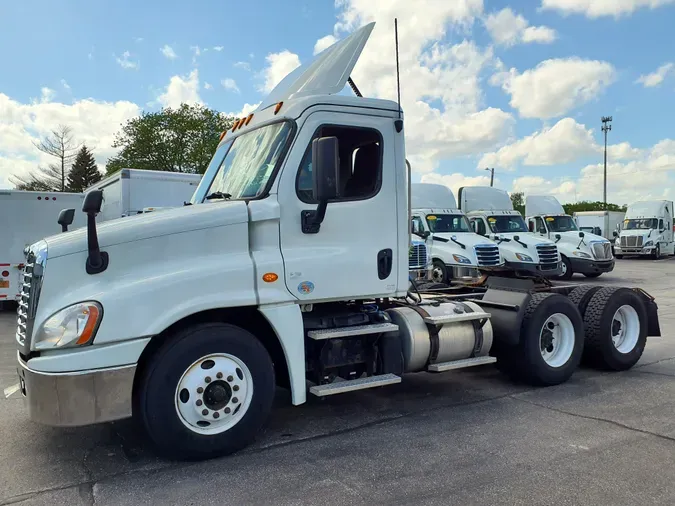 2016 FREIGHTLINER/MERCEDES CASCADIA 125f45e3fa00a7eacf0110511c3195b9b05